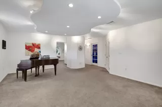 Photo #4: 6082184 Listing