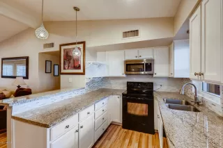 Photo #4: 6082372 Listing