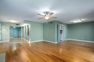 Photo #4: 6082437 Listing