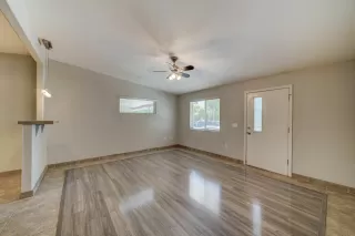 Photo #5: 6082986 Listing