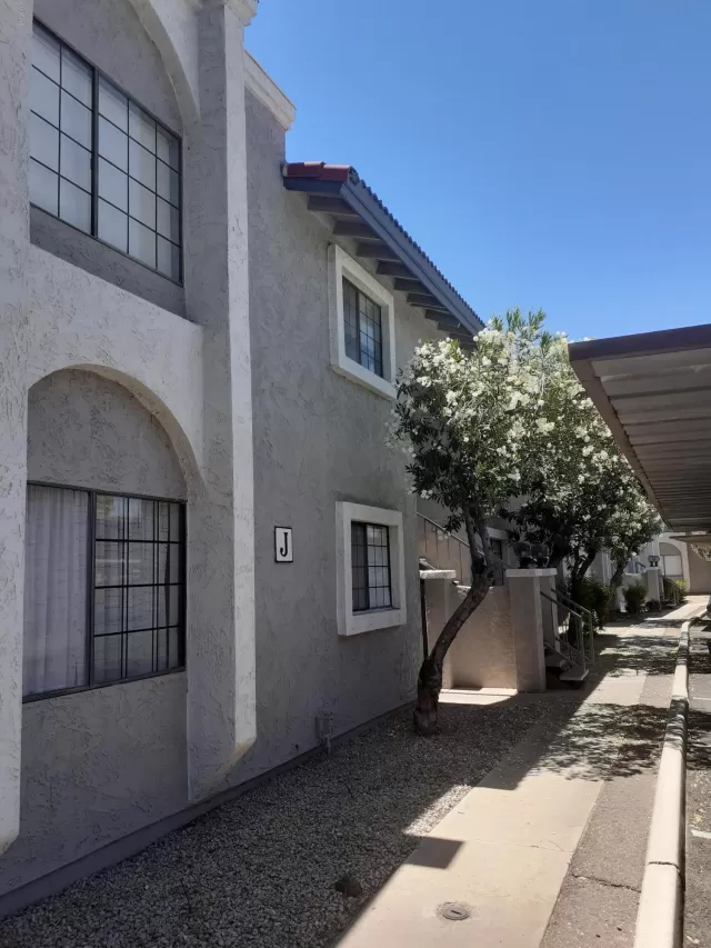 MLS: 6083192 Condo For Sale