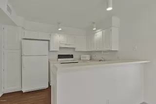 Photo #5: 6083202 Listing