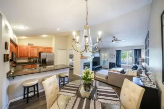 Photo #5: 6083262 Listing