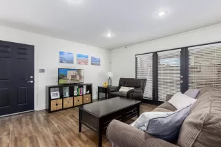 Photo #3: 6083556 Listing