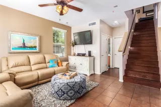 Photo #4: 6083725 Listing