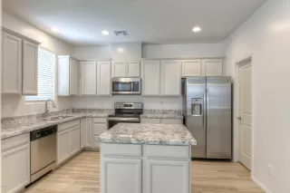 Photo #6: 6084384 Listing