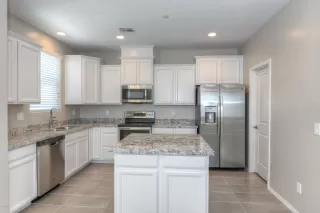 Photo #5: 6084411 Listing