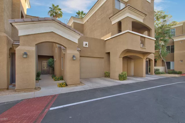 MLS: 6085144 Condo For Sale