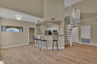 Photo #5: 6085144 Listing