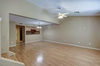 Photo #3: 6085443 Listing