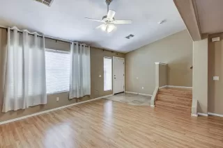 Photo #5: 6085443 Listing