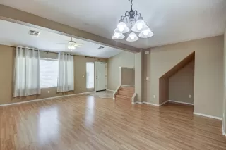 Photo #6: 6085443 Listing