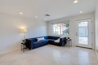 Photo #5: 6085917 Listing