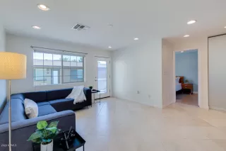 Photo #6: 6085917 Listing