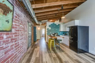 Photo #2: 6086675 Listing