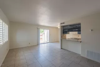 Photo #4: 6086685 Listing