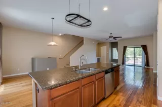 Photo #3: 6086831 Listing