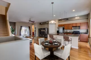 Photo #5: 6086831 Listing