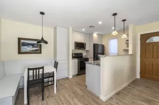 Photo #2: 6088442 Listing