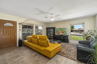 Photo #6: 6088442 Listing