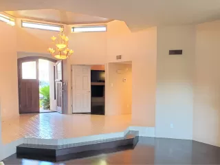 Photo #4: 6088669 Listing