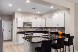 Photo #5: 6088688 Listing