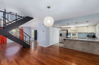 Photo #5: 6089057 Listing