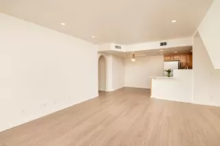 Photo #2: 6089172 Listing