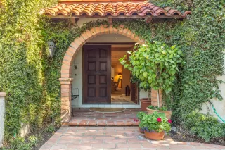 Photo #5: 6089680 Listing