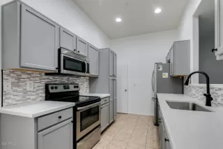 Photo #4: 6089733 Listing