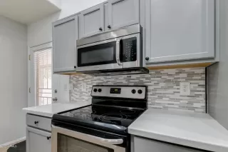 Photo #5: 6089733 Listing