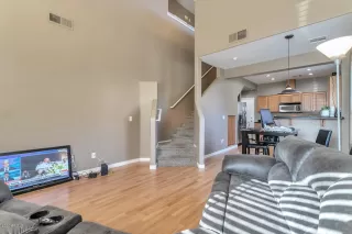 Photo #4: 6089852 Listing