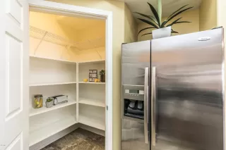 Photo #5: 6090120 Listing