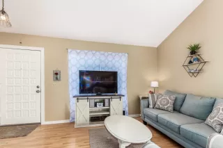 Photo #4: 6090165 Listing