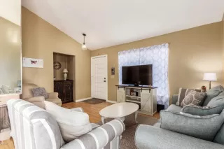 Photo #6: 6090165 Listing