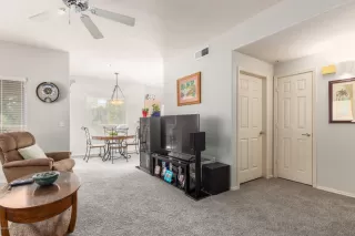 Photo #5: 6090537 Listing 