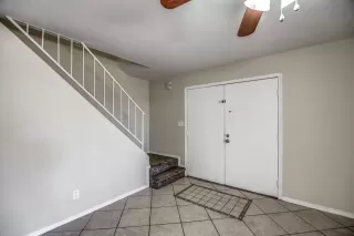 Photo #5: 6092828 Listing