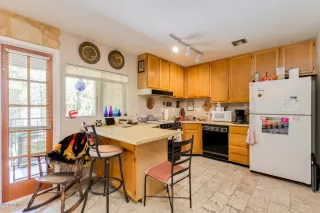 Photo #4: 6092903 Listing