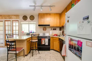 Photo #5: 6092903 Listing