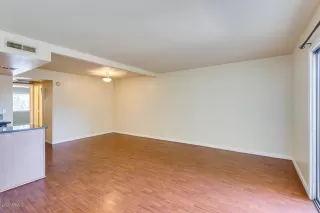 Photo #5: 6092925 Listing