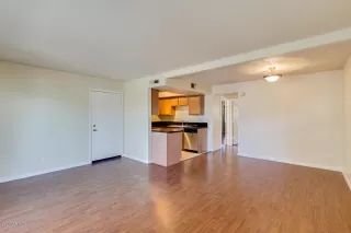 Photo #6: 6092925 Listing