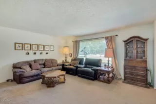 Photo #5: 6092937 Listing