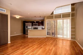 Photo #5: 6093403 Listing