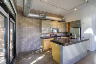 Photo #5: 6093949 Listing