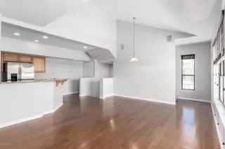 Photo #3: 6094383 Listing