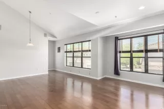 Photo #4: 6094383 Listing