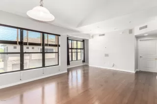 Photo #5: 6094383 Listing