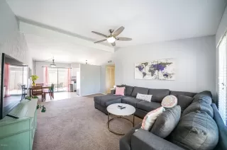 Photo #5: 6094422 Listing