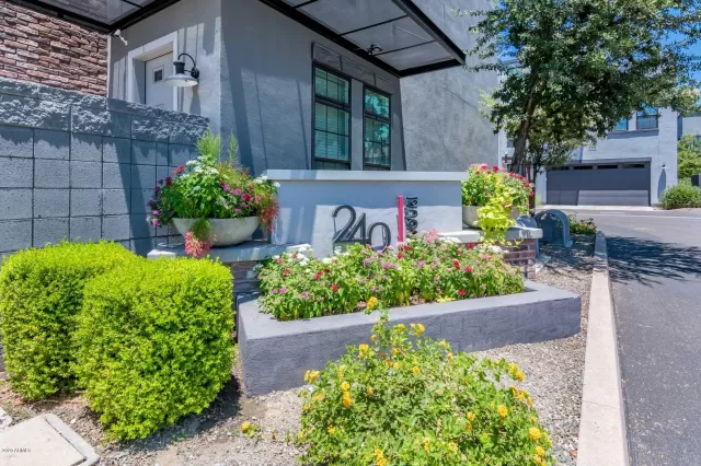 MLS: 6094574 Condo For Sale