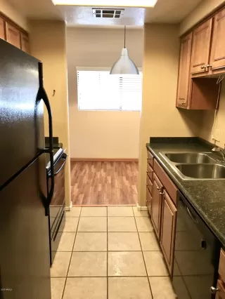 Photo #5: 6094712 Listing